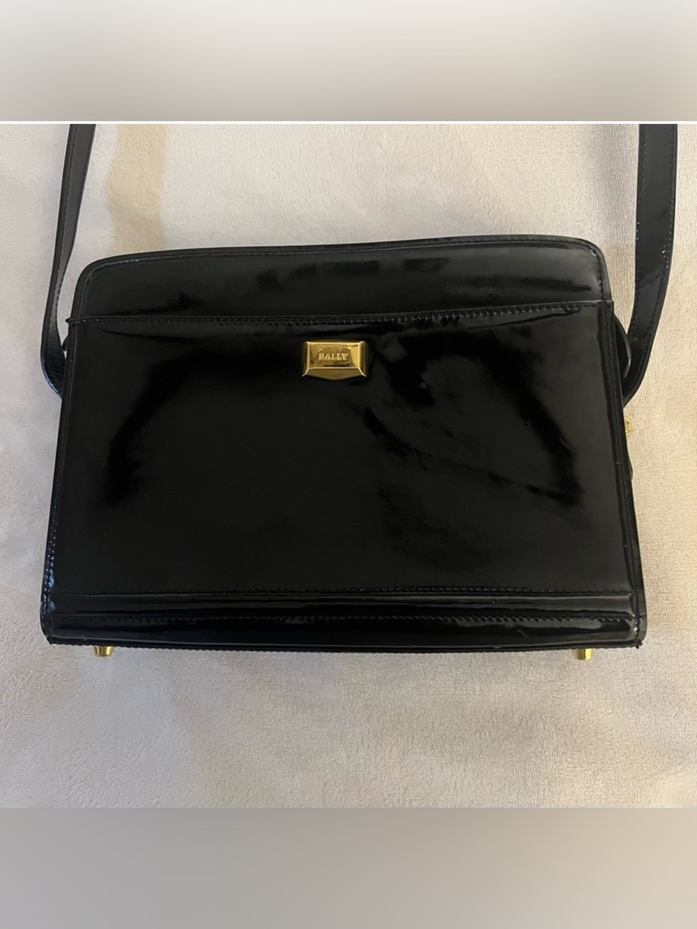 🩷 BALLY Black Patent Leather / Gold Hardware/ Crossbody
Bag Classic Logo💚